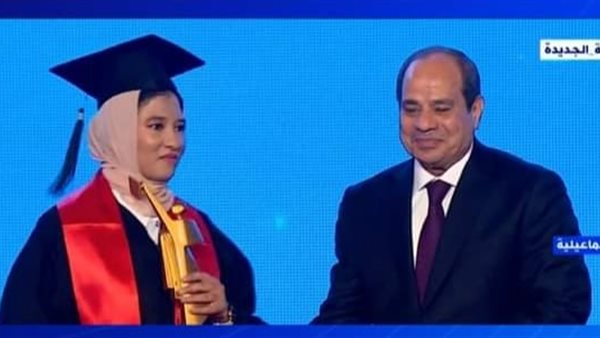 السيسي يكرم المتفوقين