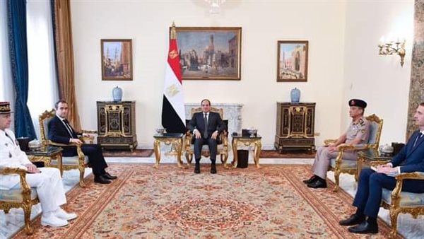 الرئيس السيسي ووزير