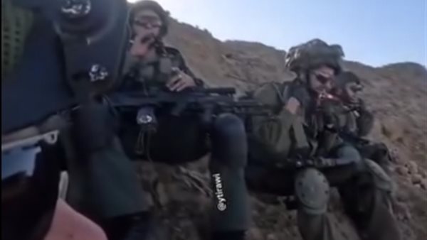 جنود الاحتلال تستهزئ